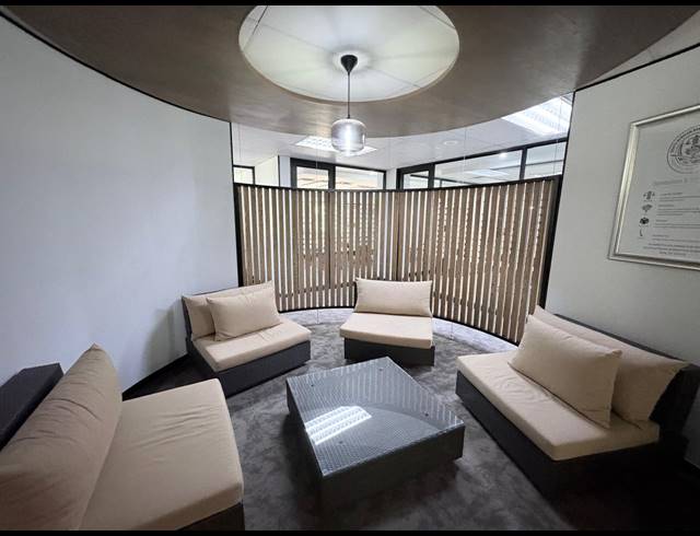 461M² OFFICE TO LET IN VORNA VALLEY